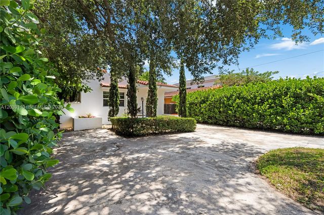 2209 SW 57th Ct, Miami, FL 33155