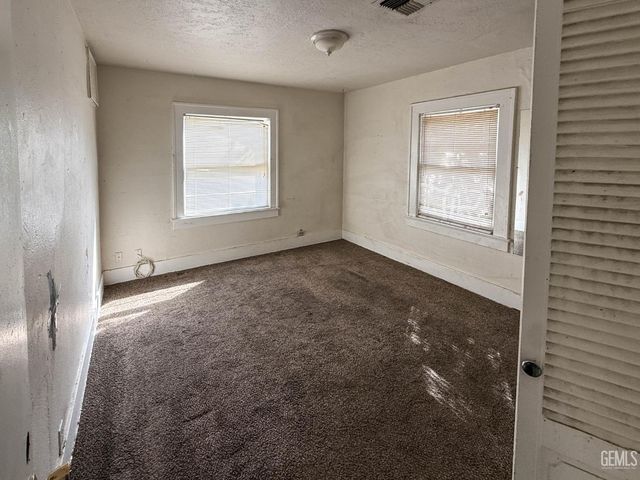 202 E Moneta Avenue, Bakersfield, CA 93308