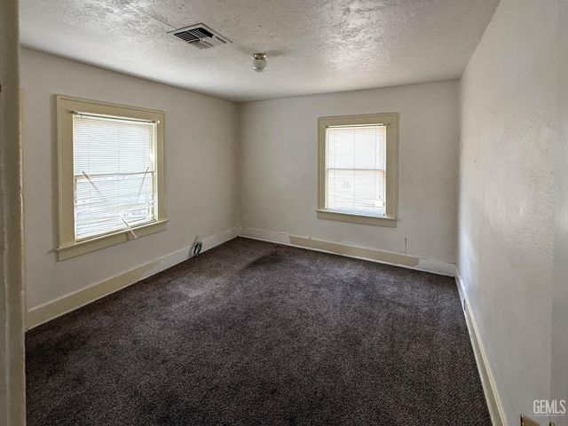 202 E Moneta Avenue, Bakersfield, CA 93308