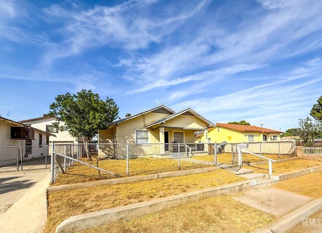 202 E Moneta Avenue, Bakersfield, CA 93308