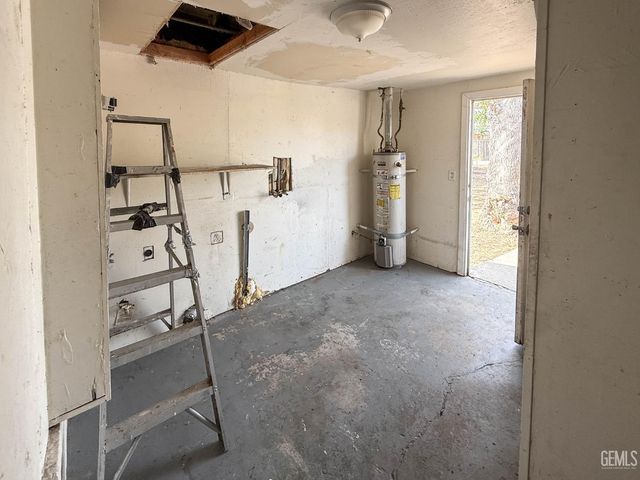 202 E Moneta Avenue, Bakersfield, CA 93308