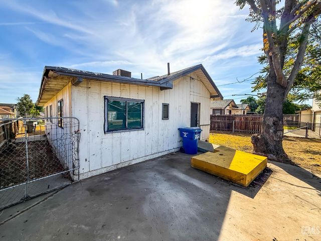 202 E Moneta Avenue, Bakersfield, CA 93308