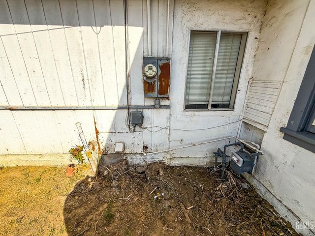 202 E Moneta Avenue, Bakersfield, CA 93308