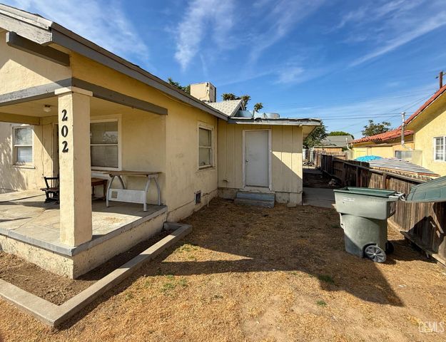 202 E Moneta Avenue, Bakersfield, CA 93308