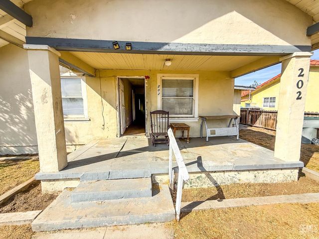 202 E Moneta Avenue, Bakersfield, CA 93308
