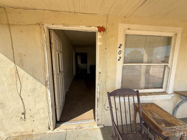 202 E Moneta Avenue, Bakersfield, CA 93308