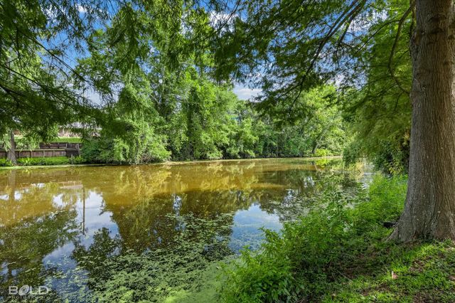 2013 E Kings Highway, Shreveport, LA 71105