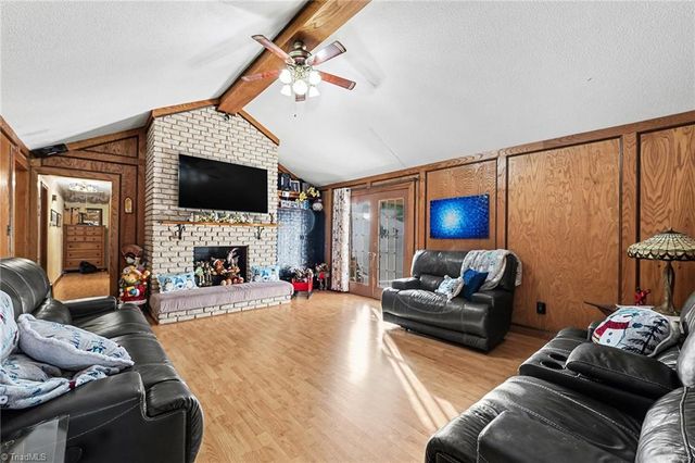 1532 Creek Bed Road, Kernersville, NC 27284