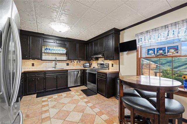 1532 Creek Bed Road, Kernersville, NC 27284