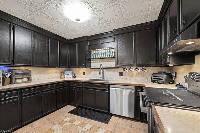 1532 Creek Bed Road, Kernersville, NC 27284