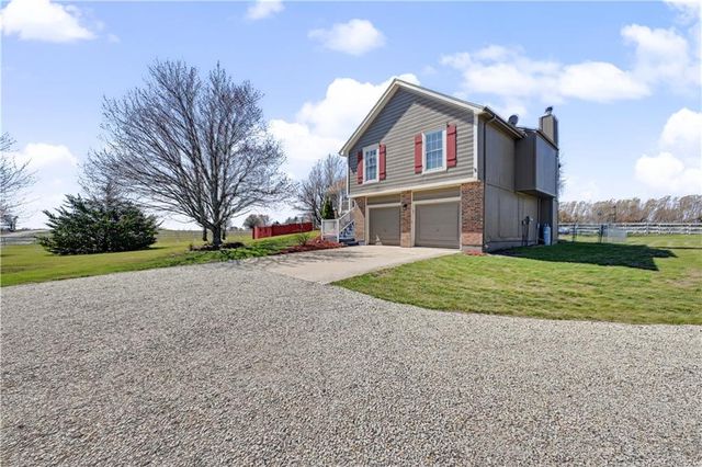 25000 Pflumm Road, Louisburg, KS 66053