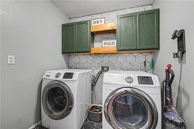 25000 Pflumm Road, Louisburg, KS 66053