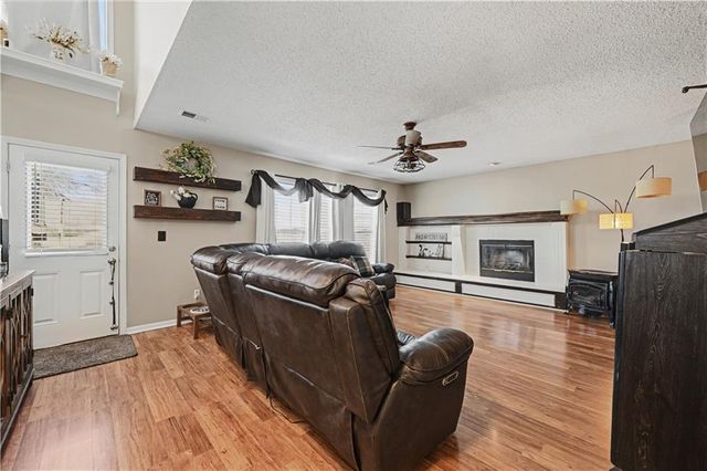 25000 Pflumm Road, Louisburg, KS 66053