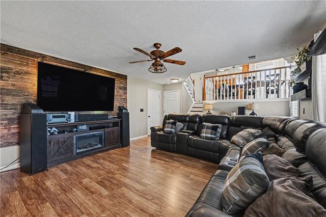 25000 Pflumm Road, Louisburg, KS 66053