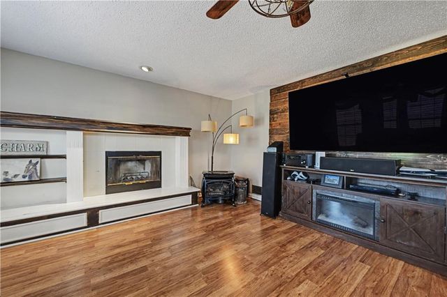 25000 Pflumm Road, Louisburg, KS 66053