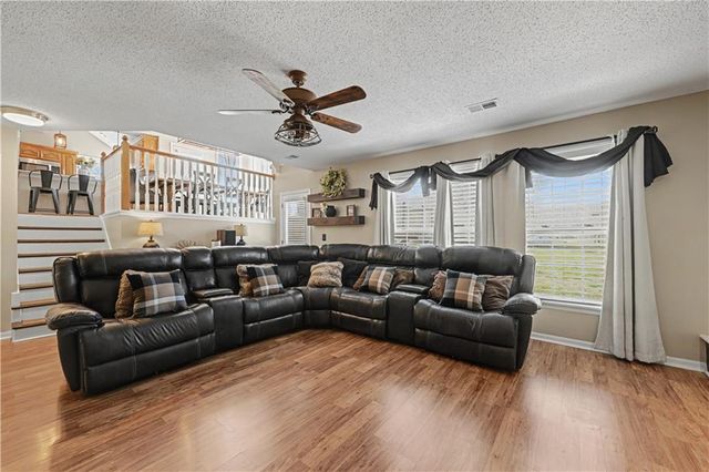 25000 Pflumm Road, Louisburg, KS 66053