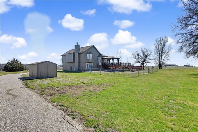 25000 Pflumm Road, Louisburg, KS 66053