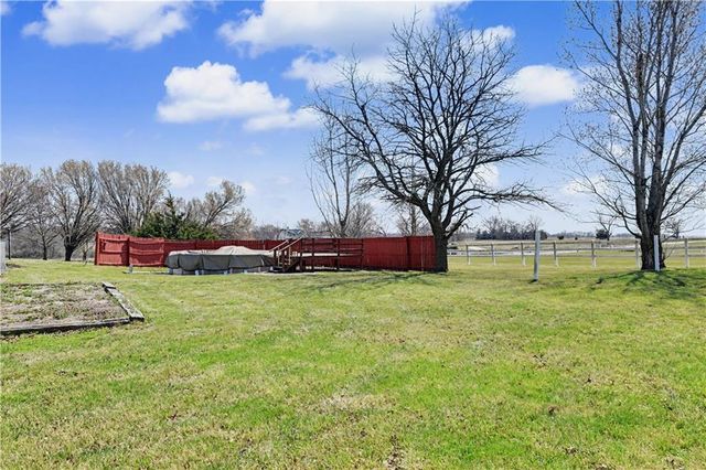 25000 Pflumm Road, Louisburg, KS 66053
