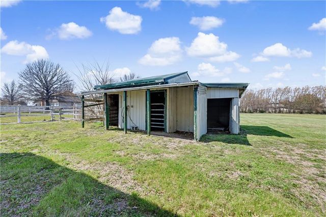 25000 Pflumm Road, Louisburg, KS 66053