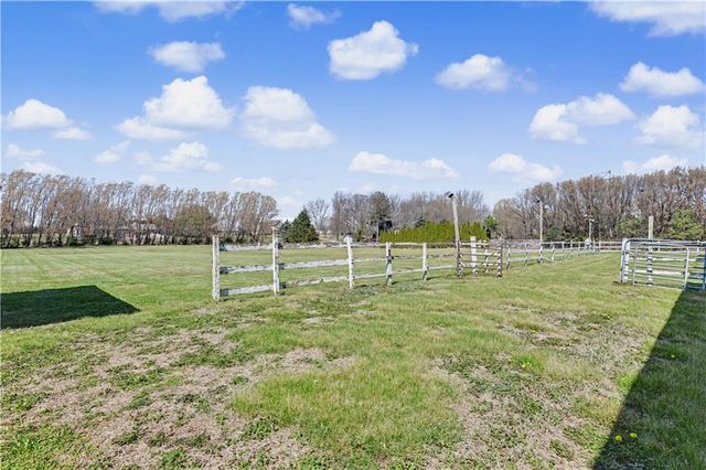 25000 Pflumm Road, Louisburg, KS 66053