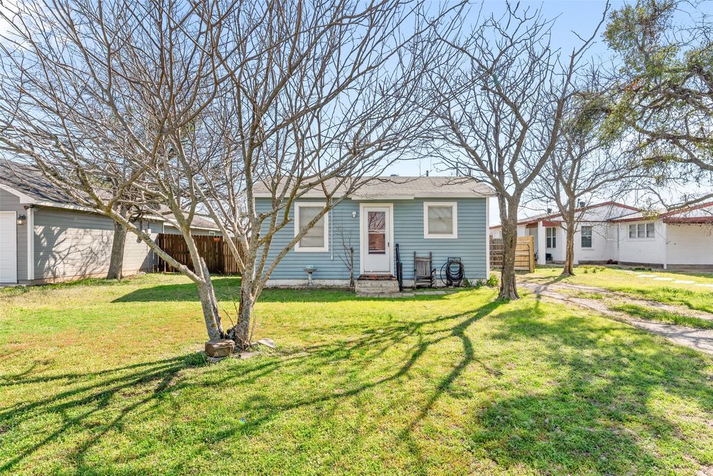 1231 W Bishop Street, Weatherford, TX 76086