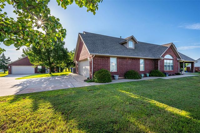 506 Summer Creek Road, Blanchard, OK 73010