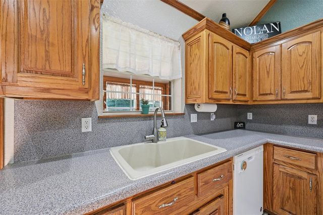506 Summer Creek Road, Blanchard, OK 73010