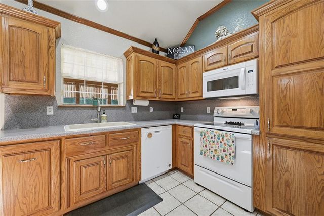 506 Summer Creek Road, Blanchard, OK 73010