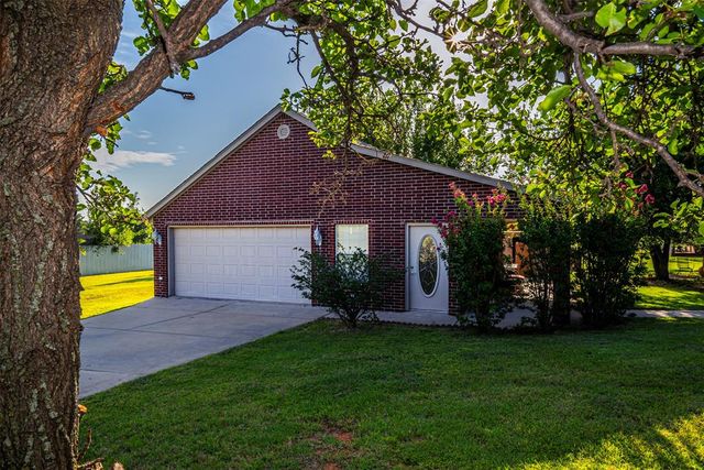 506 Summer Creek Road, Blanchard, OK 73010