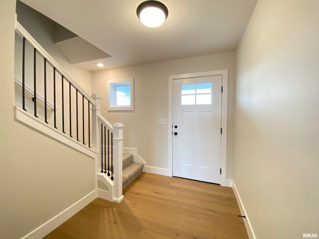 421 Hodges Court, Chatham, IL 62629