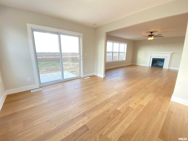 421 Hodges Court, Chatham, IL 62629