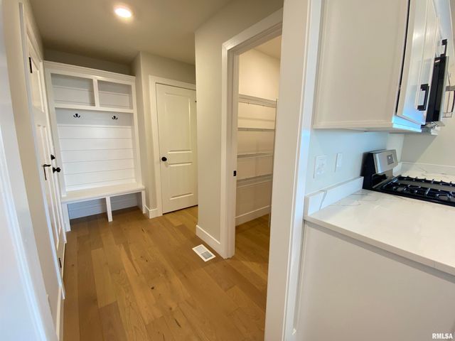 421 Hodges Court, Chatham, IL 62629