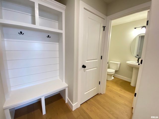 421 Hodges Court, Chatham, IL 62629