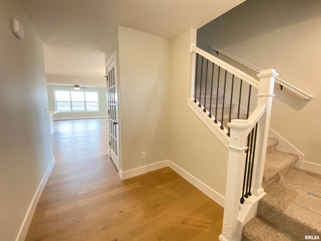 421 Hodges Court, Chatham, IL 62629