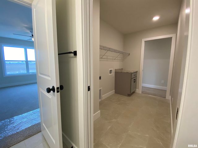 421 Hodges Court, Chatham, IL 62629