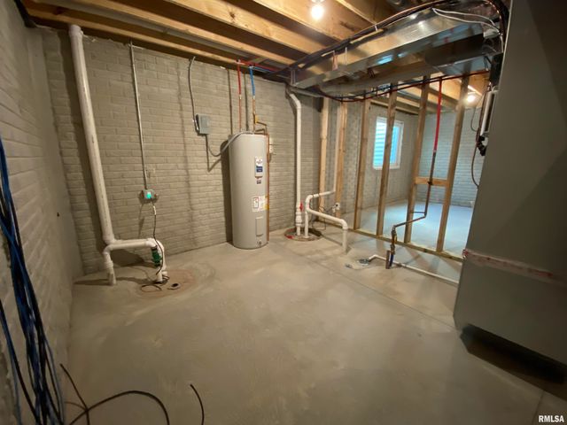 421 Hodges Court, Chatham, IL 62629