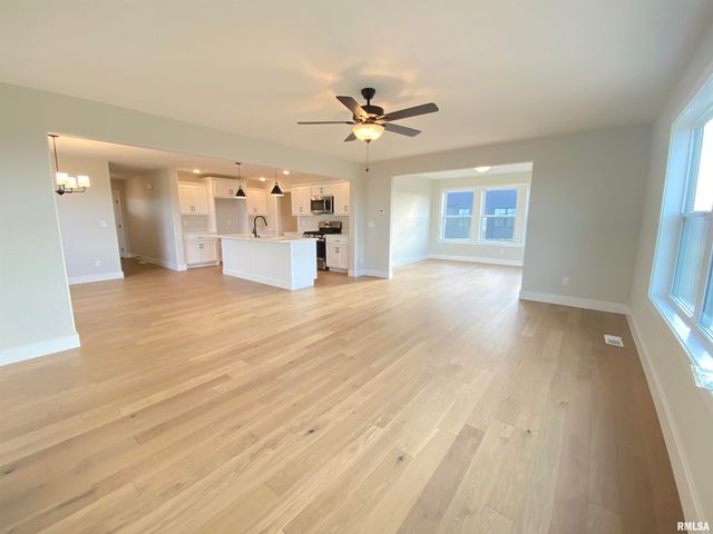 421 Hodges Court, Chatham, IL 62629