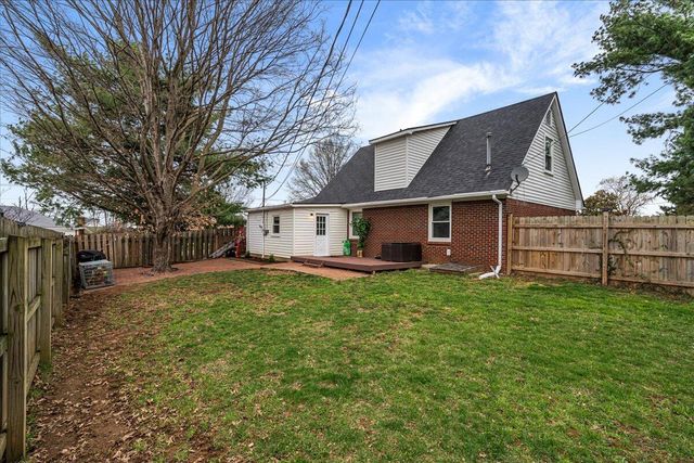 515 Berlin Drive, Versailles, KY 40383