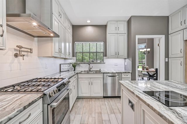 904 Layfair Place, Friendswood, TX 77546