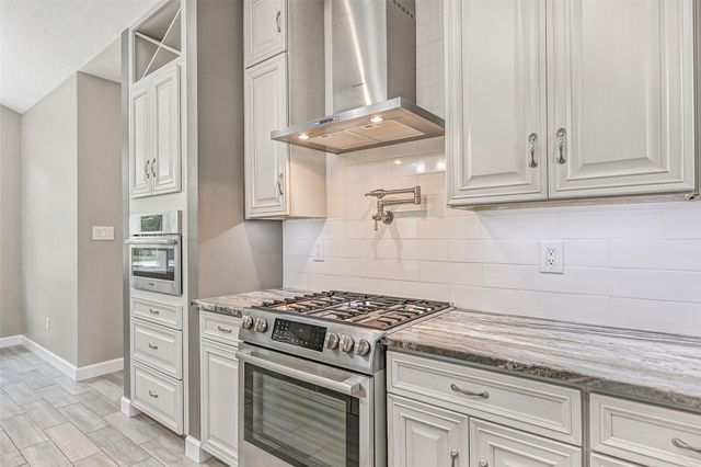 904 Layfair Place, Friendswood, TX 77546