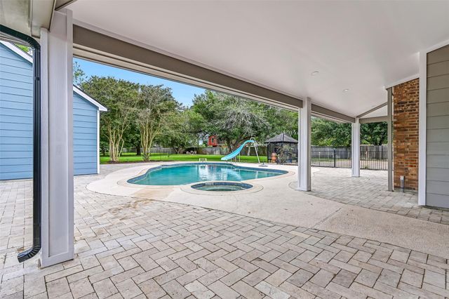 904 Layfair Place, Friendswood, TX 77546
