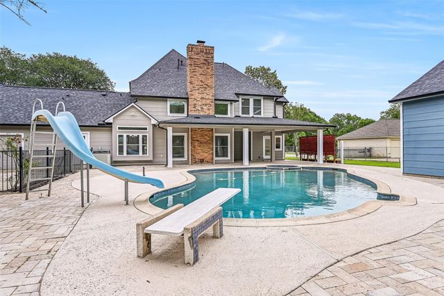904 Layfair Place, Friendswood, TX 77546