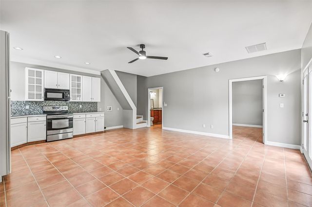 904 Layfair Place, Friendswood, TX 77546