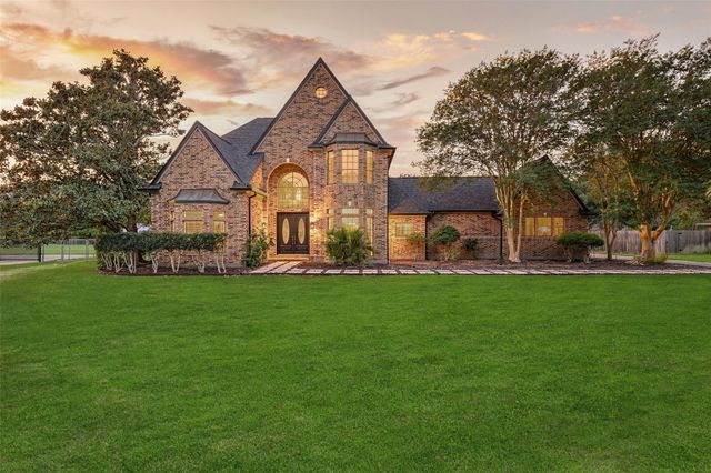 904 Layfair Place, Friendswood, TX 77546