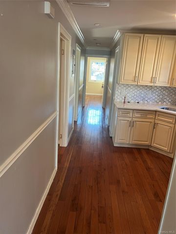 18920 117th Road, Saint Albans, NY 11412