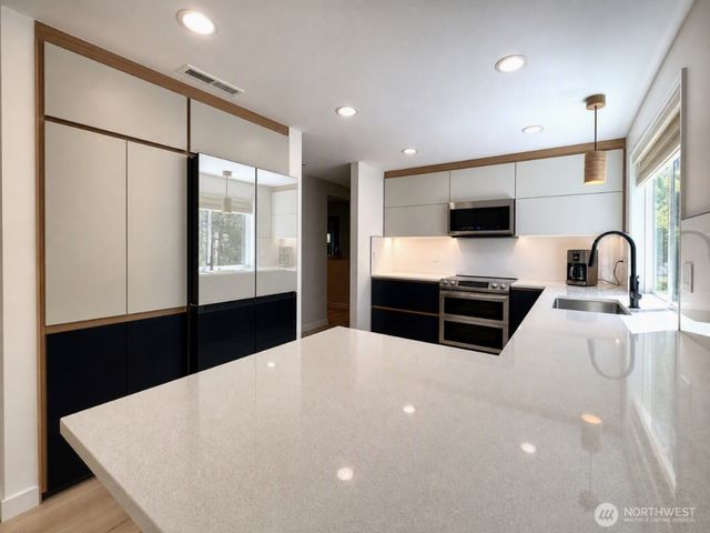9829 59th Street Ct W, University Place, WA 98467