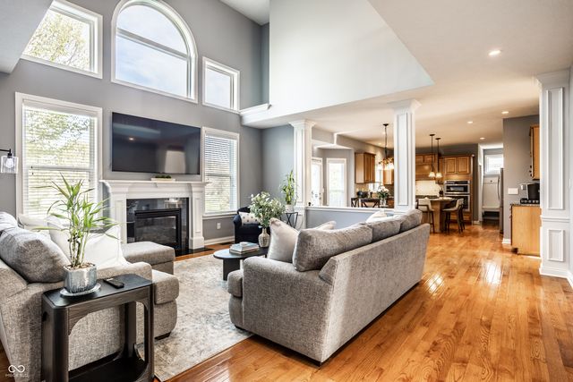 13896 Twin Lakes Circle E, Carmel, IN 46074