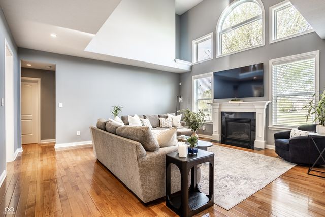 13896 Twin Lakes Circle E, Carmel, IN 46074