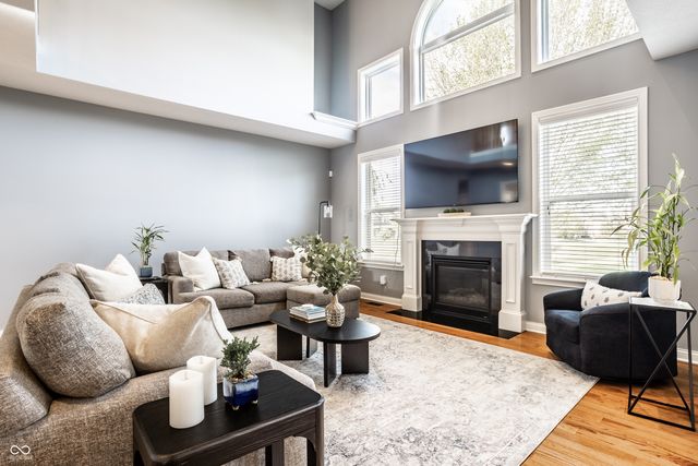 13896 Twin Lakes Circle E, Carmel, IN 46074