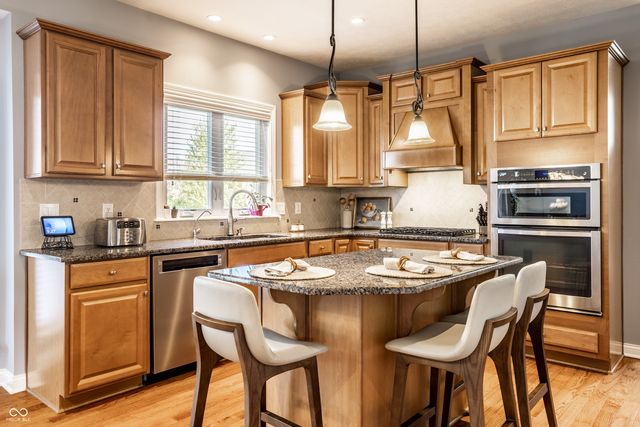 13896 Twin Lakes Circle E, Carmel, IN 46074
